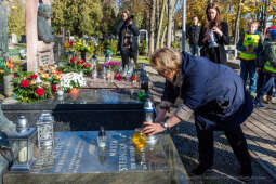 umk_3867.jpg-Rakowicki, cmentarz, zapalenie, znicze, Kraków, pamięta, 2022, zniczy