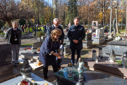 umk_3919.jpg-Rakowicki, cmentarz, zapalenie, znicze, Kraków, pamięta, 2022, zniczy