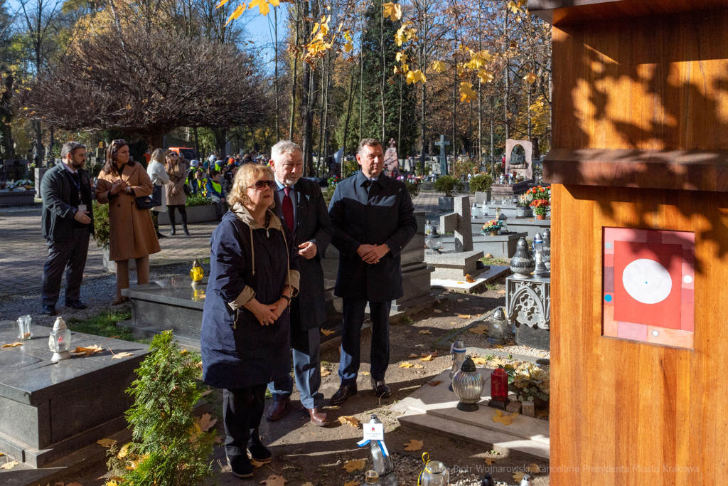 umk_3940.jpg-Rakowicki, cmentarz, zapalenie, znicze, Kraków, pamięta, 2022, zniczy  Autor: P. Wojnarowski
