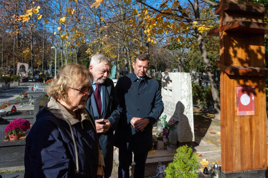 umk_3942.jpg-Rakowicki, cmentarz, zapalenie, znicze, Kraków, pamięta, 2022, zniczy