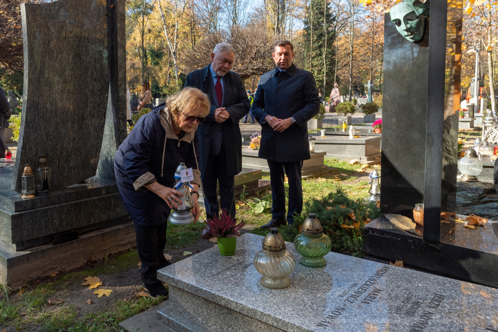 umk_3953.jpg-Rakowicki, cmentarz, zapalenie, znicze, Kraków, pamięta, 2022, zniczy  Autor: P. Wojnarowski