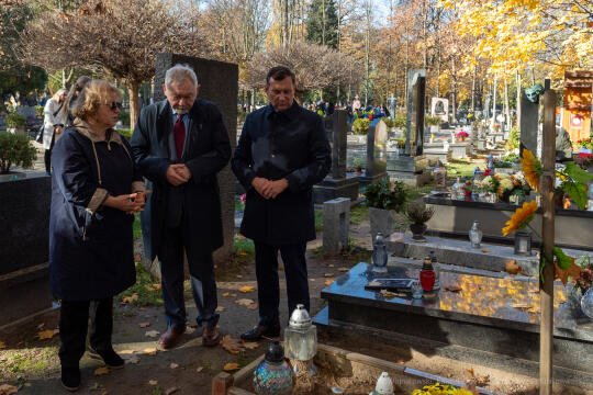 umk_3968.jpg-Rakowicki, cmentarz, zapalenie, znicze, Kraków, pamięta, 2022, zniczy