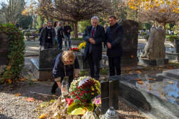 umk_3981.jpg-Rakowicki, cmentarz, zapalenie, znicze, Kraków, pamięta, 2022, zniczy