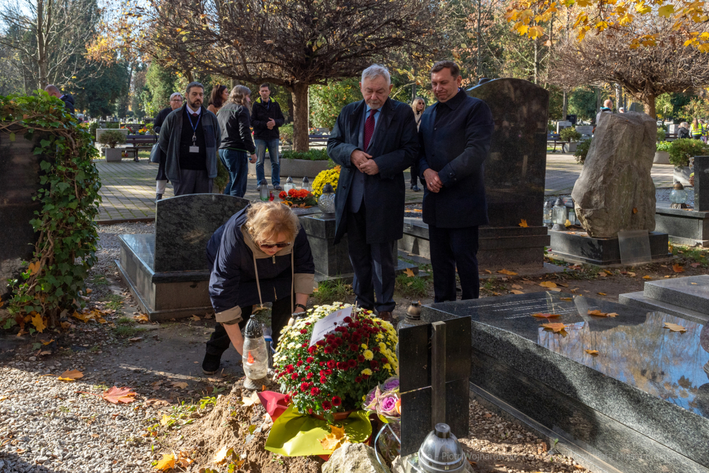 umk_3981.jpg-Rakowicki, cmentarz, zapalenie, znicze, Kraków, pamięta, 2022, zniczy  Autor: P. Wojnarowski