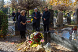 umk_3985.jpg-Rakowicki, cmentarz, zapalenie, znicze, Kraków, pamięta, 2022, zniczy