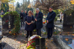 umk_3987.jpg-Rakowicki, cmentarz, zapalenie, znicze, Kraków, pamięta, 2022, zniczy