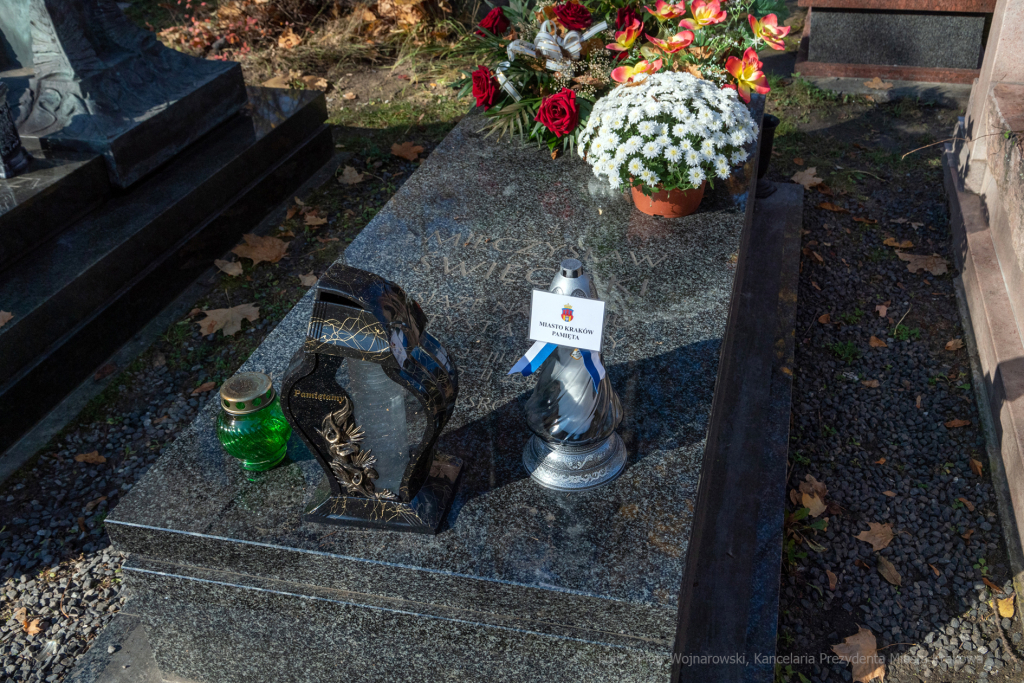 umk_4012.jpg-Rakowicki, cmentarz, zapalenie, znicze, Kraków, pamięta, 2022, zniczy  Autor: P. Wojnarowski