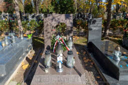 umk_4016.jpg-Rakowicki, cmentarz, zapalenie, znicze, Kraków, pamięta, 2022, zniczy