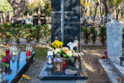 umk_4022.jpg-Rakowicki, cmentarz, zapalenie, znicze, Kraków, pamięta, 2022, zniczy