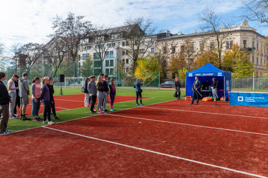 umk_4082.jpg-bieg, Stawarz, Stawarza, Korfel-Jasińska, Drewnicki, wręczenie, szabla