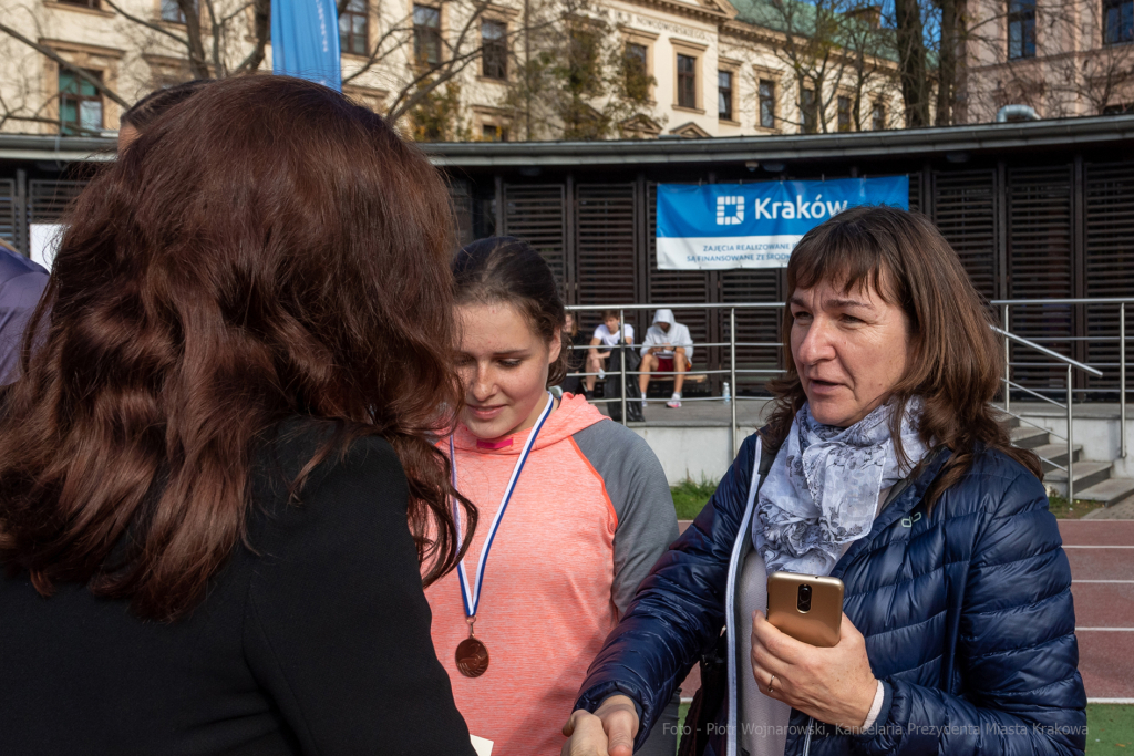 umk_4135.jpg-bieg, Stawarz, Stawarza, Korfel-Jasińska, Drewnicki, wręczenie, szabla  Autor: P. Wojnarowski