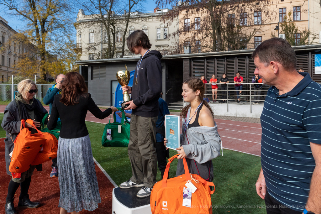 umk_4155.jpg-bieg, Stawarz, Stawarza, Korfel-Jasińska, Drewnicki, wręczenie, szabla  Autor: P. Wojnarowski