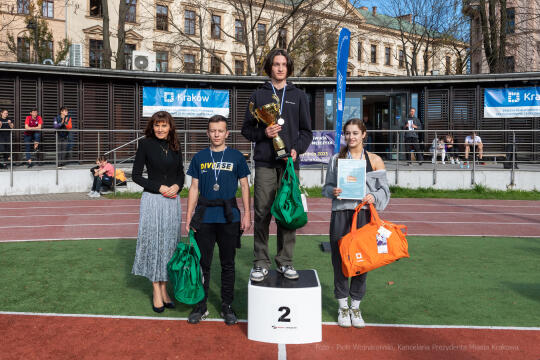 umk_4164.jpg-bieg, Stawarz, Stawarza, Korfel-Jasińska, Drewnicki, wręczenie, szabla