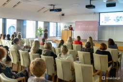 bs_221028_1525.jpg-Konferencja „Krakowianki siłą miasta! O historii kobiet w edukacji”