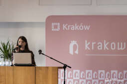 bs_221028_1568.jpg-Konferencja „Krakowianki siłą miasta! O historii kobiet w edukacji”