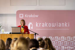 bs_221028_1624.jpg-Konferencja „Krakowianki siłą miasta! O historii kobiet w edukacji”