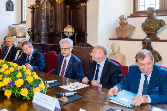 umk_4264.jpg-UJ, intencyjny, podpisanie, Kopernik, UJ, Muzyk, rektorzy, list, 2022, Collegium Maius