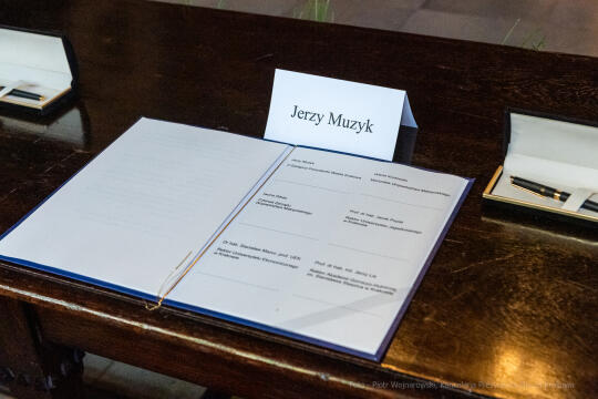 umk_4292.jpg-UJ, intencyjny, podpisanie, Kopernik, UJ, Muzyk, rektorzy, list, 2022, Collegium Maius