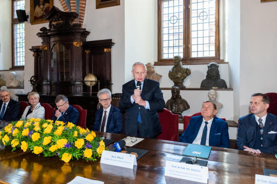 umk_4302.jpg-UJ, intencyjny, podpisanie, Kopernik, UJ, Muzyk, rektorzy, list, 2022, Collegium Maius