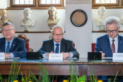 umk_4315.jpg-UJ, intencyjny, podpisanie, Kopernik, UJ, Muzyk, rektorzy, list, 2022, Collegium Maius