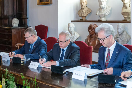 umk_4325.jpg-UJ, intencyjny, podpisanie, Kopernik, UJ, Muzyk, rektorzy, list, 2022, Collegium Maius