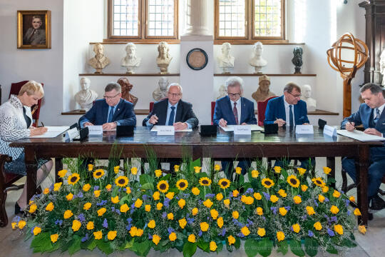 umk_4326.jpg-UJ, intencyjny, podpisanie, Kopernik, UJ, Muzyk, rektorzy, list, 2022, Collegium Maius