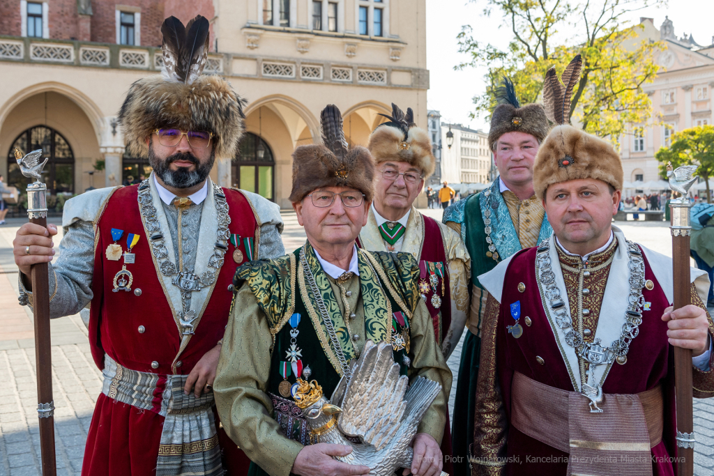 104. rocznica wyzwolenia spod władzy zaborczej – złożenie kwiatów pod tablicą pamiątkową na  Autor: P. Wojnarowski