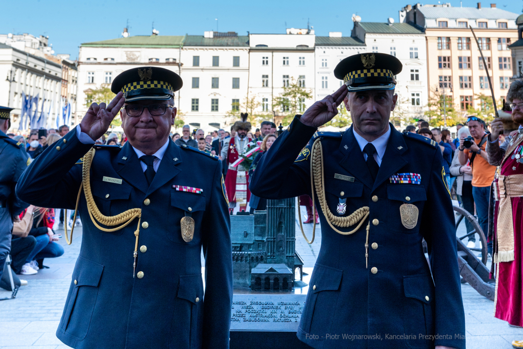 104. rocznica wyzwolenia spod władzy zaborczej – złożenie kwiatów pod tablicą pamiątkową na  Autor: P. Wojnarowski