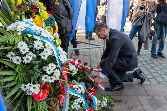 104. rocznica wyzwolenia spod władzy zaborczej – złożenie kwiatów pod tablicą pamiątkową na