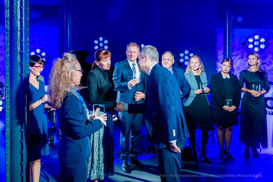 umk_5045.jpg-Hoover, Table, Mufo, darczyńcy, wręczenie, Korfel-Jasińska