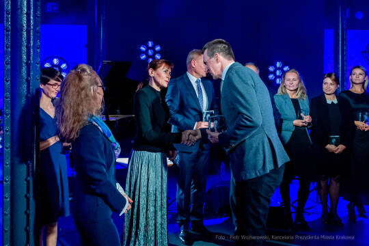 umk_5057.jpg-Hoover, Table, Mufo, darczyńcy, wręczenie, Korfel-Jasińska