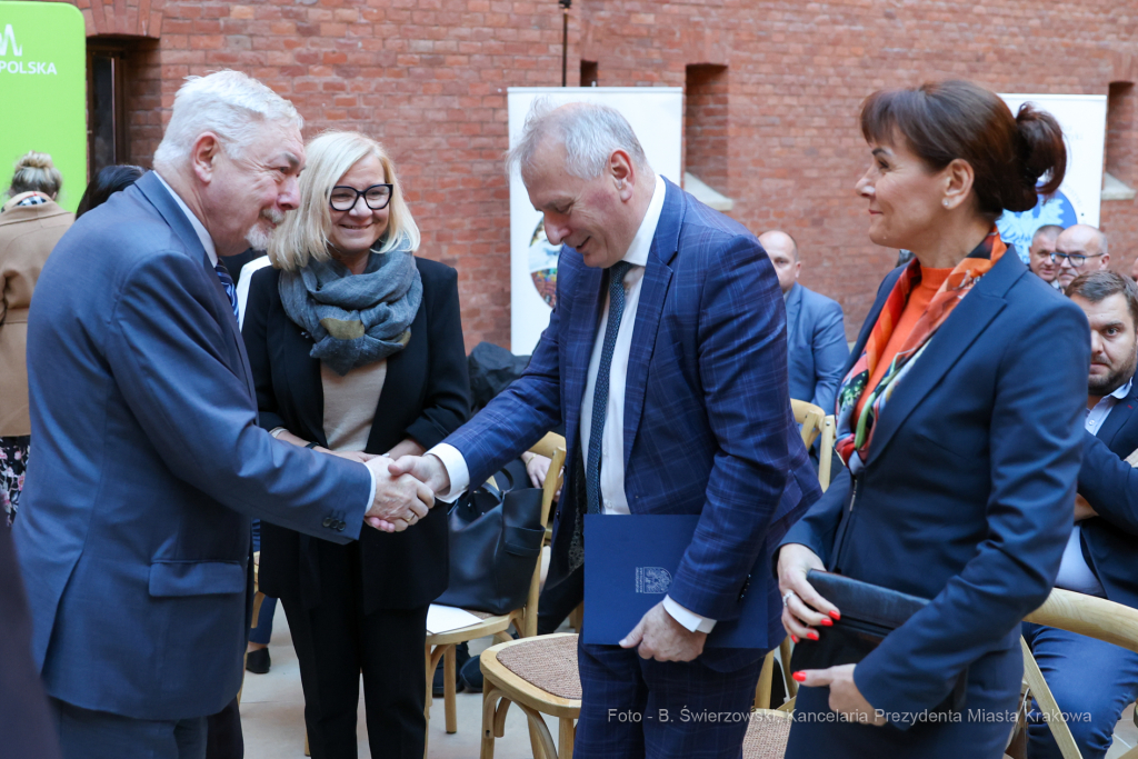 bs_221107_3702.jpg-KIT, Izba Turystyki, Majchrowski  Autor: B. Świerzowski