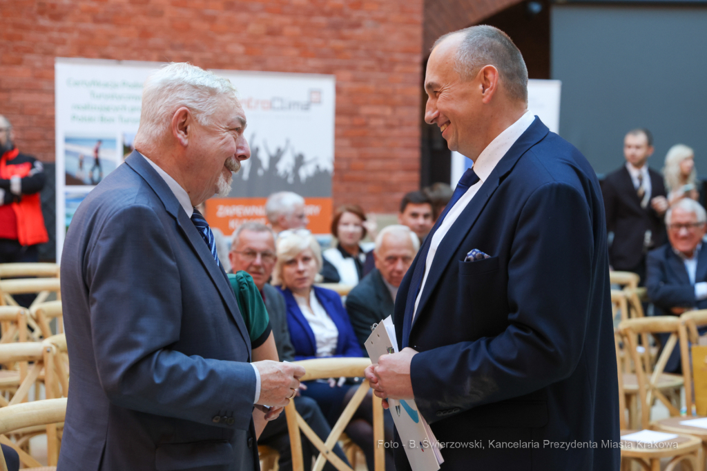 bs_221107_3710.jpg-KIT, Izba Turystyki, Majchrowski  Autor: B. Świerzowski