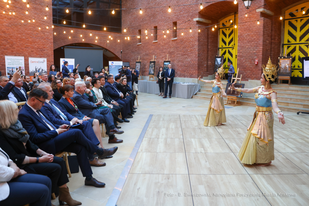 bs_221107_3781.jpg-KIT, Izba Turystyki, Majchrowski  Autor: B. Świerzowski