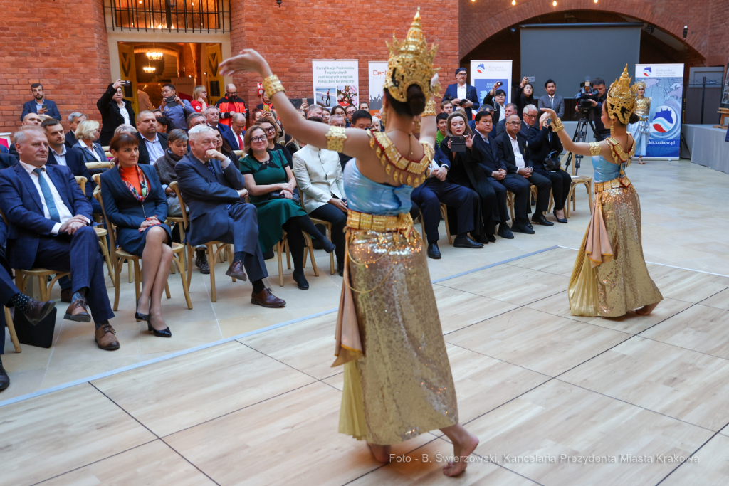 bs_221107_3791.jpg-KIT, Izba Turystyki, Majchrowski  Autor: B. Świerzowski