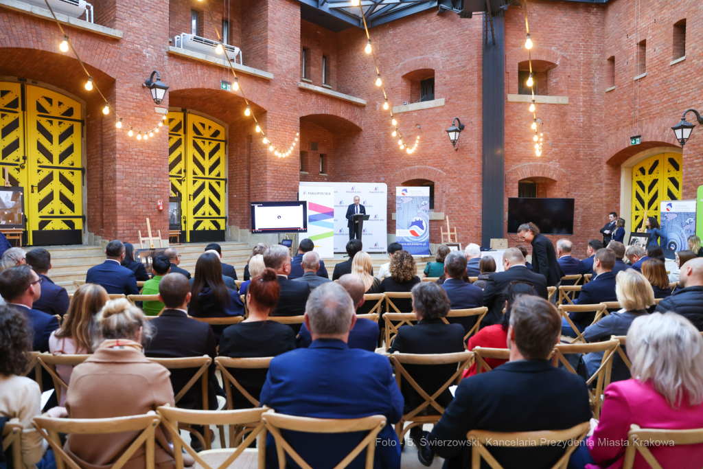 bs_221107_3897.jpg-KIT, Izba Turystyki, Majchrowski  Autor: B. Świerzowski