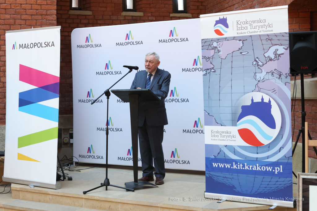 bs_221107_3917.jpg-KIT, Izba Turystyki, Majchrowski  Autor: B. Świerzowski