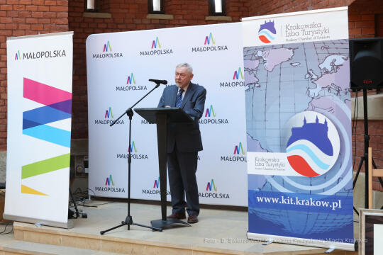 bs_221107_3917.jpg-KIT, Izba Turystyki, Majchrowski