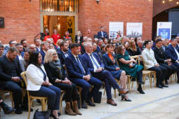 bs_221107_3993.jpg-KIT, Izba Turystyki, Majchrowski