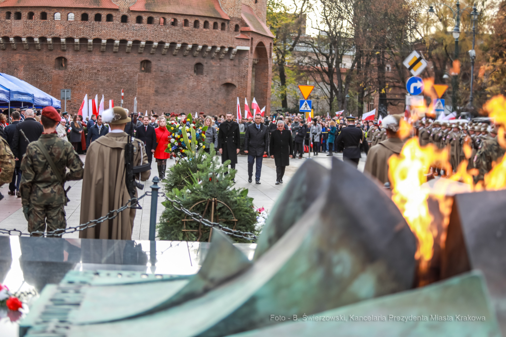 bs_221111_2217.jpg-11 listopada, Kośmider, Plac Matejki  Autor: B. Świerzowski