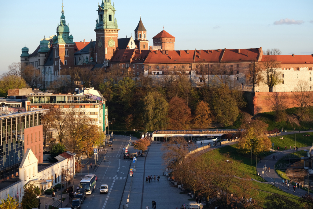 krk_07.jpg-Kraków, 20 lat, zmian, zmiany, czaro-białe, kolorowe, postęp, stare, nowe  Autor: P. Wojnarowski