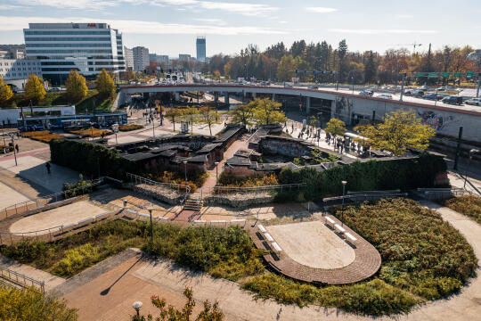 krk_29.jpg-Kraków, 20 lat, zmian, zmiany, czaro-białe, kolorowe, postęp, stare, nowe