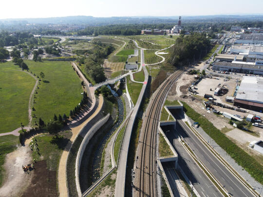 krk_31.jpg-Kraków, 20 lat, zmian, zmiany, czaro-białe, kolorowe, postęp, stare, nowe