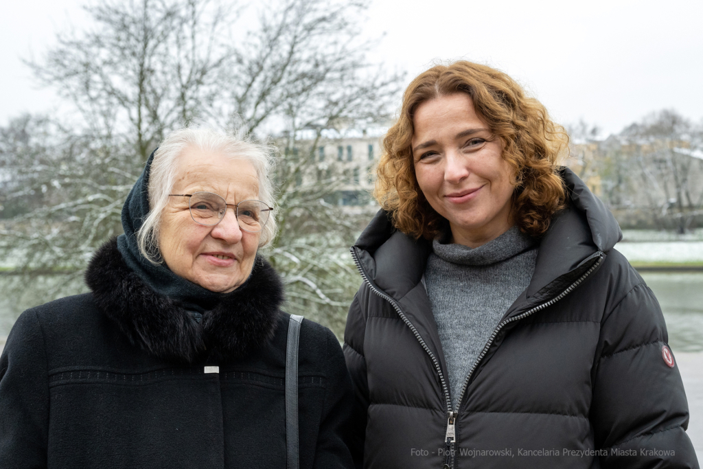 Chromy, smok, Wawel, tablica, odsłonięcie, Majchrowski, 2022, bracia kurkowi, żona, córka, wawel  Autor: P. Wojnarowski