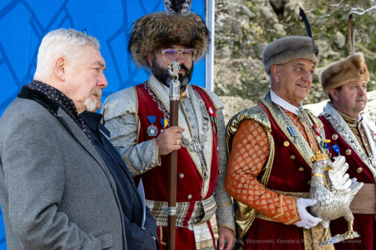 Chromy, smok, Wawel, tablica, odsłonięcie, Majchrowski, 2022, bracia kurkowi, żona, córka, wawel