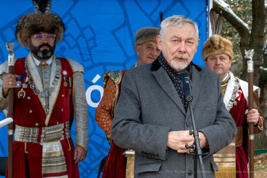 Chromy, smok, Wawel, tablica, odsłonięcie, Majchrowski, 2022, bracia kurkowi, żona, córka, wawel