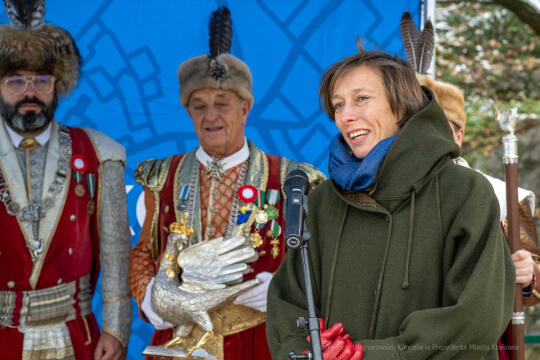 Chromy, smok, Wawel, tablica, odsłonięcie, Majchrowski, 2022, bracia kurkowi, żona, córka, wawel