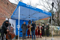 Chromy, smok, Wawel, tablica, odsłonięcie, Majchrowski, 2022, bracia kurkowi, żona, córka, wawel