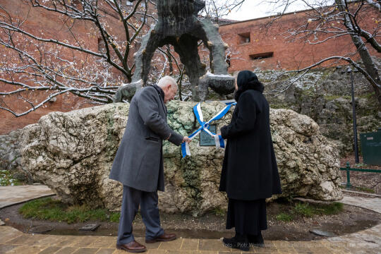 Chromy, smok, Wawel, tablica, odsłonięcie, Majchrowski, 2022, bracia kurkowi, żona, córka, wawel