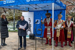 Chromy, smok, Wawel, tablica, odsłonięcie, Majchrowski, 2022, bracia kurkowi, żona, córka, wawel